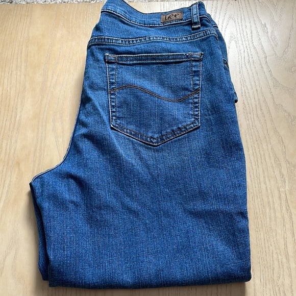 Lee Relaxed Fit. Straight Leg. Mid Rise size 10 /16 waist/38Long - Picture 11 of 13